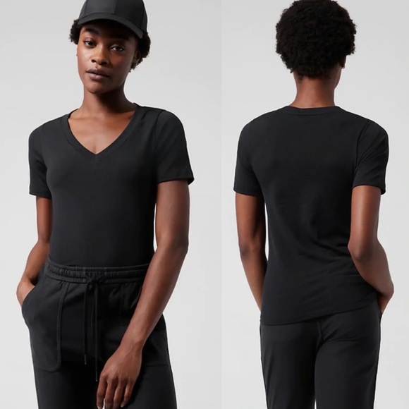 Athleta Tops - Athleta Renew Seamless Ribbed V-Neck Short Sleeve Tee Black Women's Size L